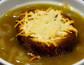 Soupe à  l'oignon gratinée grand-mère