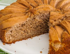 Gâteau moelleux aux poires et noisettes