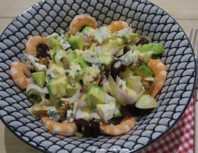 Salade d'hiver aux endives, betterave, avocat, crevettes noix et Roquefort