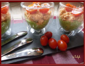 Verrines d’œufs à la truite fumée et à l’avocat