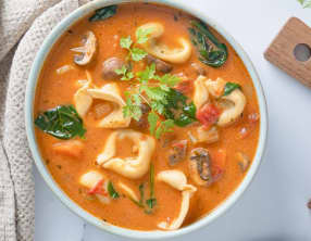 Soupe de tortellini crémeuse aux légumes