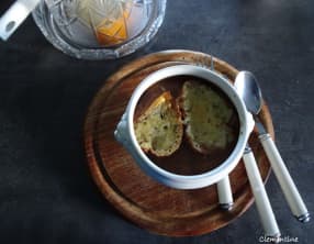 Soupe à l'oignon hollandaise de la province de la Frise