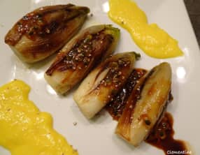 Endives braisées à l'orange accompagnées d'une sauce aux fruits exotiques