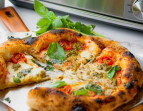 Pizza mozzarella pesto