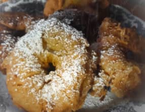 Beignets à l'ananas dorés et croustillants