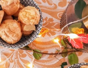 Gougères au parmesan et au fromage basque