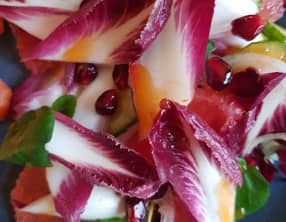 Salade de crudités et réduction de jus de pamplemousse