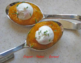 Cuillères de purée de carottes au cumin