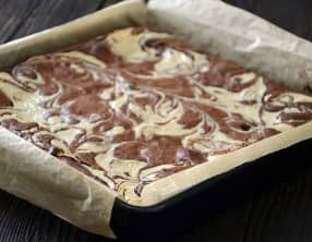 Brownie marbré à la halva et au tahini