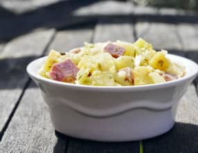 Salade alcaline de chou, pommes de terre, rutabaga, jambonneau