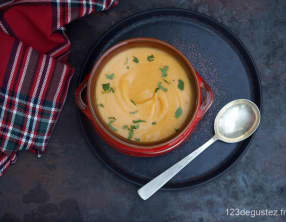 Soupe de légumes racines à la raclette