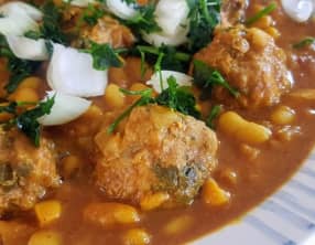 Ragoût de haricots blancs et de boulettes à la viande