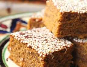 Gâteau libanais à la mélasse de caroube et à l'anis