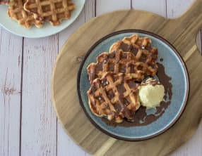 Gaufres de Liège, glace vanille et sauce chocolat