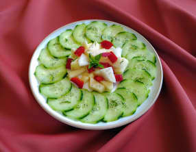 Salade de concombre aux fruits et Tabasco