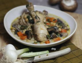 Mijoté de poulet aux oignons nouveaux et aux pois chiches