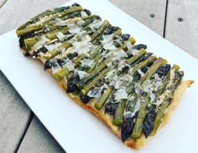 Tatin d'asperges fromagère au miel
