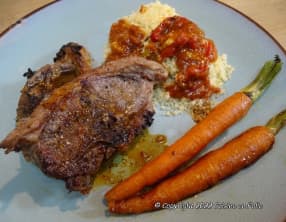 Côtes d'agneau à l'orange , au thym et carottes fanes