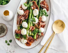 Salade d'asperges, mozzarella et jambon cru
