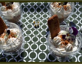 Verrines de compotée de rhubarbe et crème chantilly