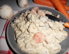 Ragoût de poulet à la crème, moutarde et champignons