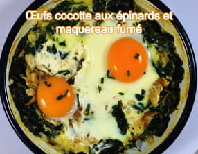 Œufs cocotte aux épinards et maquereau fumé