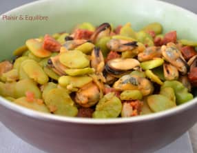 Poêlée de fèves aux moules et chorizo
