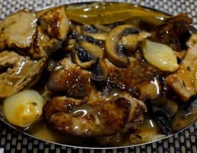 Foies de lapin au vin blanc et champignons