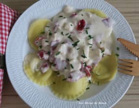 Raviolis farcis aux épinards et ricotta, à  la crème au poulet et parmesan