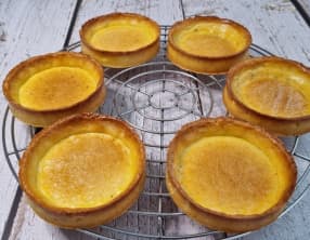 Foncer et cuire une pâte sucrée