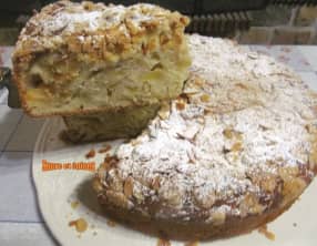 Gâteau moelleux aux pommes et amandes effilées