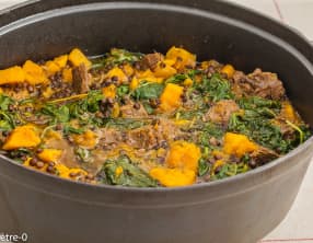 Bœuf aux épices, aux lentilles, épinards et courge