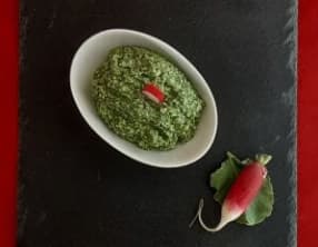 Pesto de fanes de radis