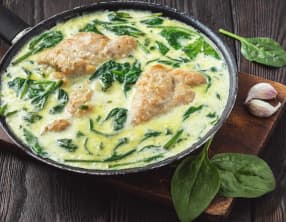 Poitrines de poulet à la sauce crémeuse aux épinards