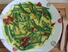 Omelette aux haricots verts et tomates séchées