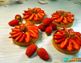 Tartelettes aux fraises et sa crème à la fève de Tonka