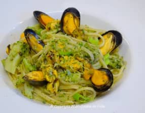 Linguine aux brocolis, moules, piment d'Espelette et citron