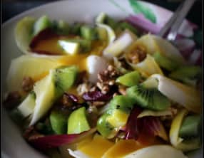 Salade d'endives acidulées au kiwi , Beaufort et noix