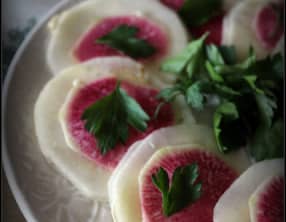 Fleurs de radis noir et red meat au beurre épicé