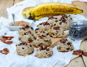 Cookies healthy banane, beurre de cacahuète et noix de pécan