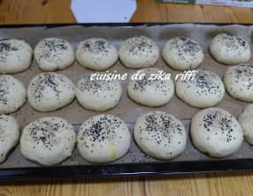 Pain brioché moelleux à la semoule pour hamburgers