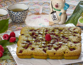 Brownie au thé matcha et aux framboises