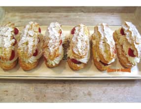 Eclairs aux fraises avec de la chantilly mascarpone