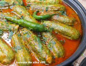 Dolma courgettes farcies au poulet sauce tomate