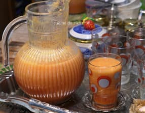 Smoothie aux abricots- bananes- fraises- oranges et yaourt brassé