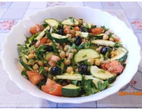 Salade méditerranéenne aux pois chiches