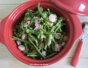Poêlée de haricots verts aux knacks et lardons