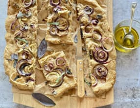 Schiacciata aux oignons et à la sauge