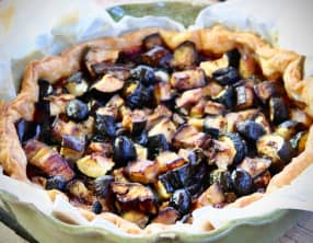 Tarte aux légumes grillés à la tapenade