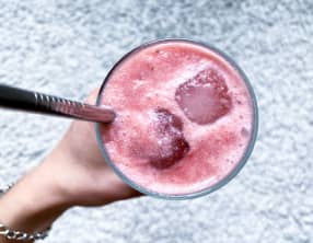 Smoothie glacé aux fraises